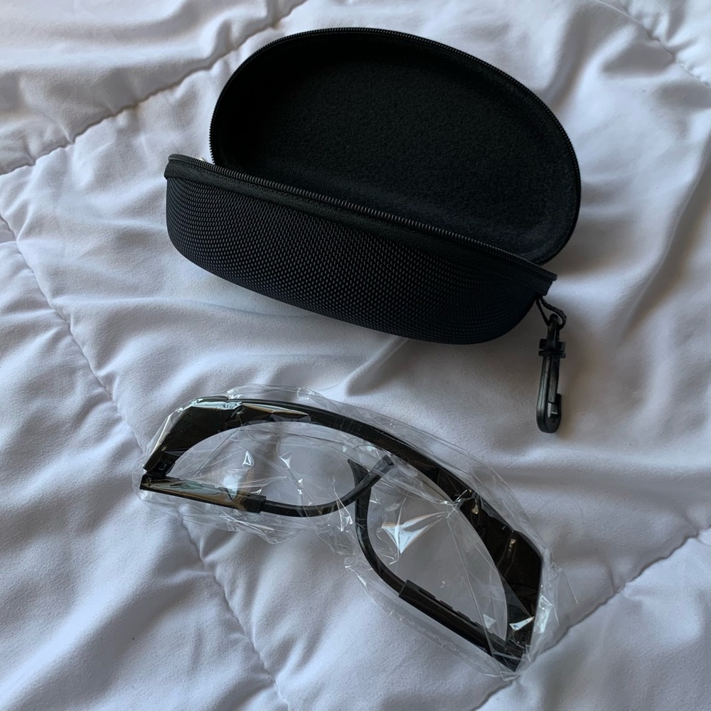 Safety glasses 🥽 - Picture 2 of 4